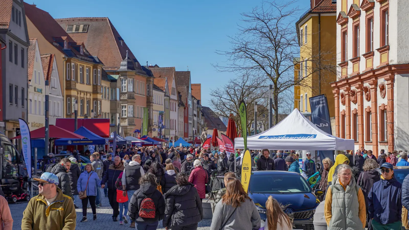 Bei bestem Wetter war am Wochenende viel los in der Bayreuther Innenstadt.  (Foto: sd)