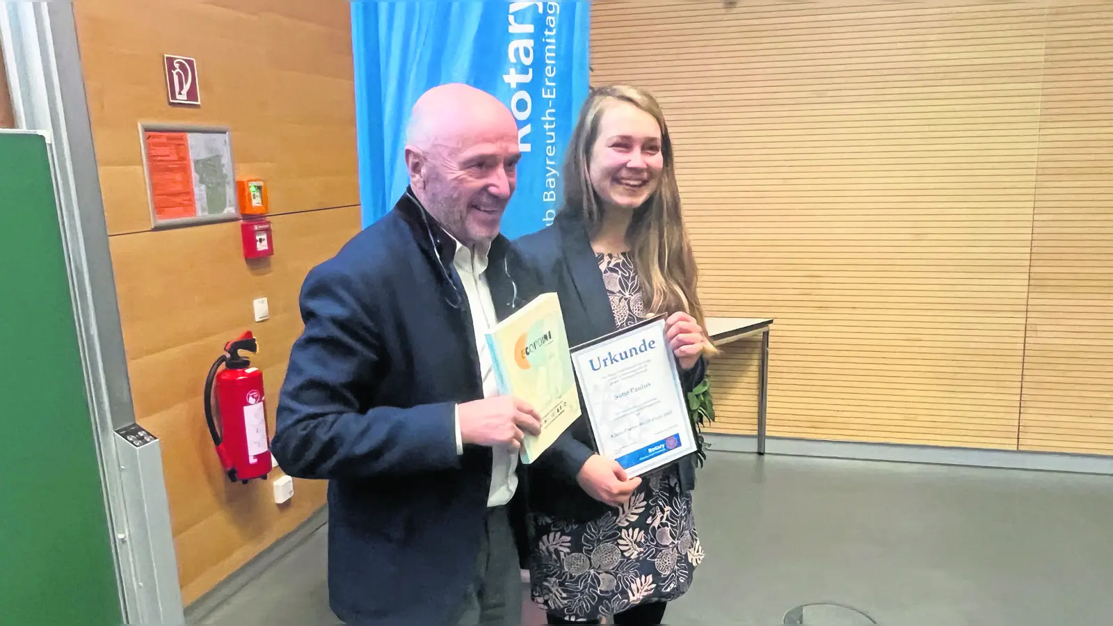 Ehemaliger Skirennläufer Christian Neureuther war Ehrengast bei der Klaus-Dieter-Wolff-Preisverleihung 2025 an der Uni Bayreuth. Ausgezeichnet wurde Sofie Paul.  (Foto: W. Munzert )