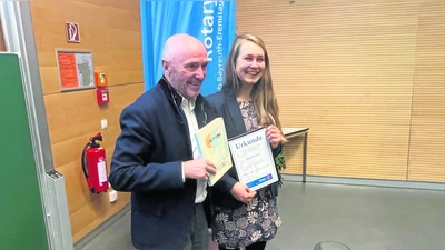 Ehemaliger Skirennläufer Christian Neureuther war Ehrengast bei der Klaus-Dieter-Wolff-Preisverleihung 2025 an der Uni Bayreuth. Ausgezeichnet wurde Sofie Paul.  (Foto: W. Munzert )