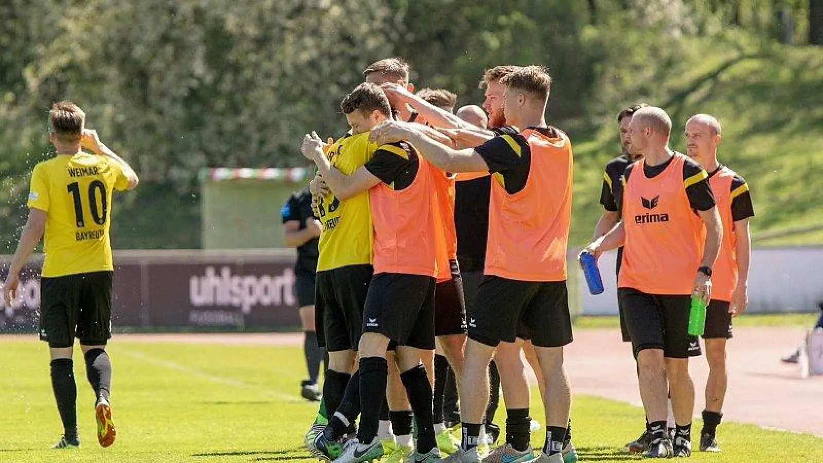 Die Bayreuther jubeln über das Führungstor von Anton Makarenko. Foto: Peter Glaser / SpVgg Bayreuth (Foto: inBayreuth.de)