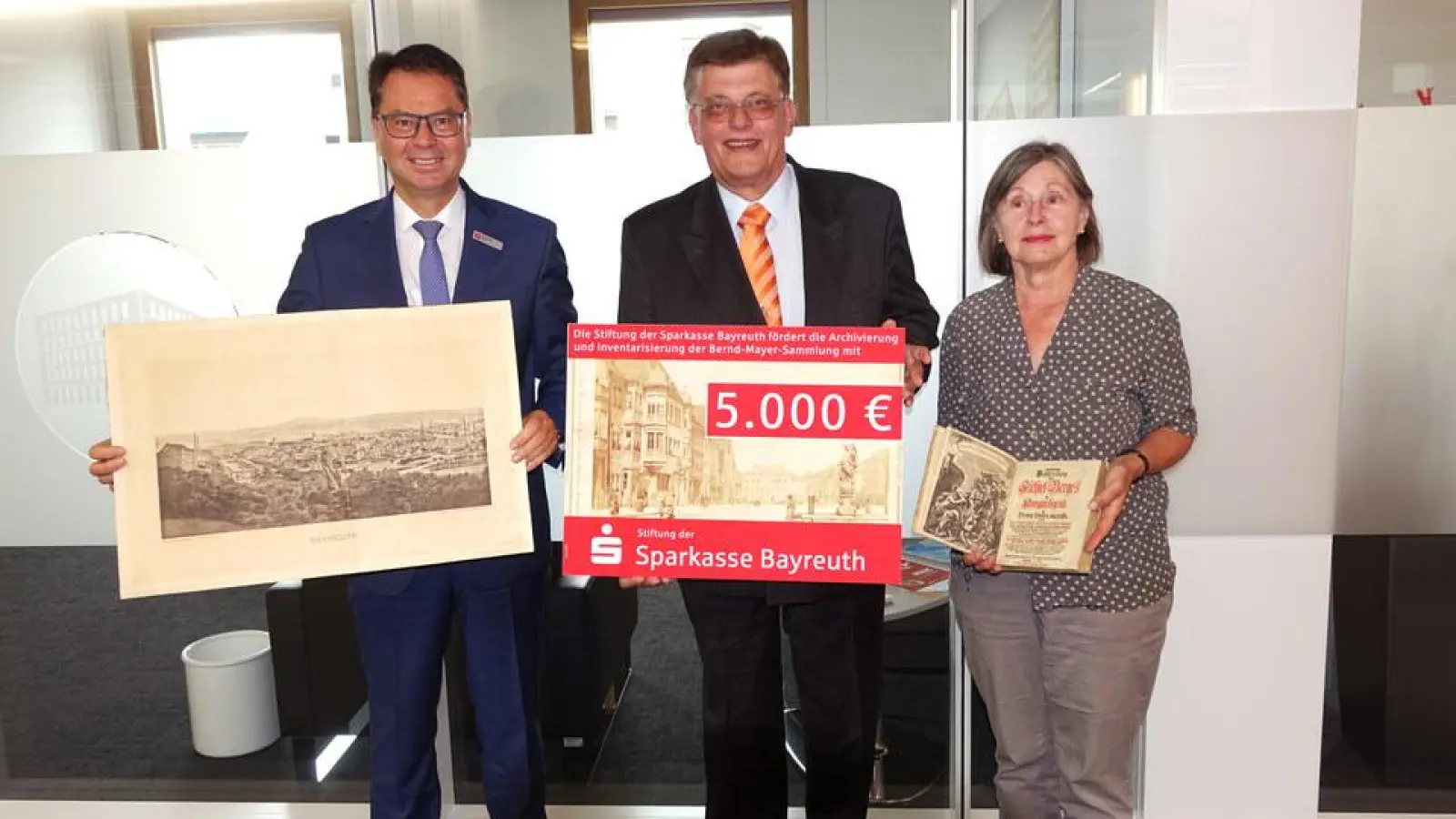 Spendenübergabe Sparkasse an Bernd Meyer Stiftung – Foto: Red (Foto: inBayreuth.de)