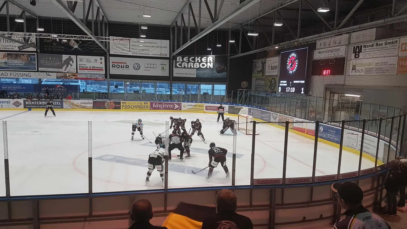 Bereits mit 3:0 führten die Bayreuth Tigers nach dem ersten Drittel, dennoch stand es nach 60 Minuten nur 3:3. (Foto: J. Reintzsch)
