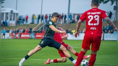 Mit einer ähnlich guten Leistung wie beim Pokalspiel in Aubstadt in der zweiten Halbzeit (im Bild der zweifache Torschütze Patrick Scheder in einer Spielszene) könnte die SpVgg auch beim TSV Buchbach punkten. (Foto: SpVgg Bayreuth/Simon Helfensdörfer)