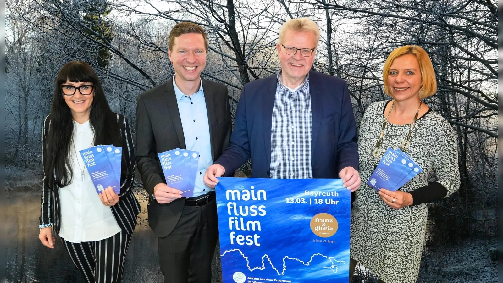 Oberbürgermeister Thomas Ebersberger, Landrat Florian Wiedemann und die Projektverantwortlichen des Regionalmanagements Bayreuth, Monika Pellkofer (links im Bild) und Eva Rundholz (rechts im Bild) stellen das Programm zum Wassermonat März und zum Main FlussFilmFest 2026 vor. (Foto: Stadt Bayreuth)