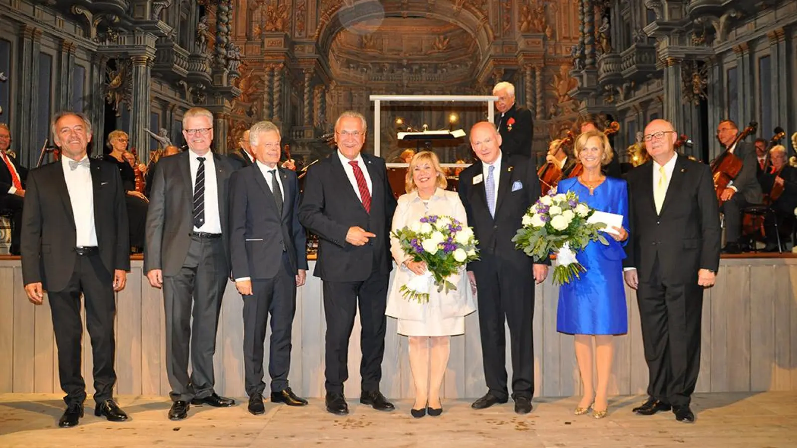 V.l. Karl-Heinz Greim/Vorstandsvorsitzender Lions Hilfswerk Bayreuth-Kulmbach e.V., Thomas Ebersberger/Bürgermeister der Stadt Bayreuth, Michael Schicker/Präsident Lions Club Bayreuth-Kulmbach, Staatsminister Joachim Herrmann, Gerswid Herrmann, Eberhard Wirfs /erster und bislang einziger deutscher Präsident Lions Club International, Karin Seehofer und Jörg Naumann/Vorstandsvorsitzender Stiftung der Deutschen Lions. (Foto: Stefan Dörfler)