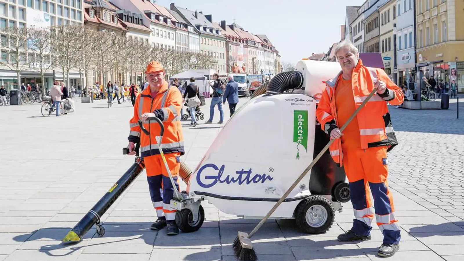 V.l.: Harald Reichstein und Herbert Steinhäuser unterwegs in Sachen Sauberkeit. Foto: Stefan Dörfler (Foto: inBayreuth.de)