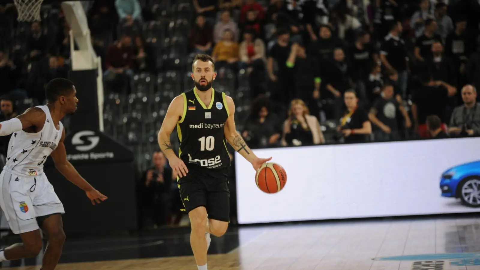 Bastian Doreth trägt den Ball vor. (Foto: Andi Bär)