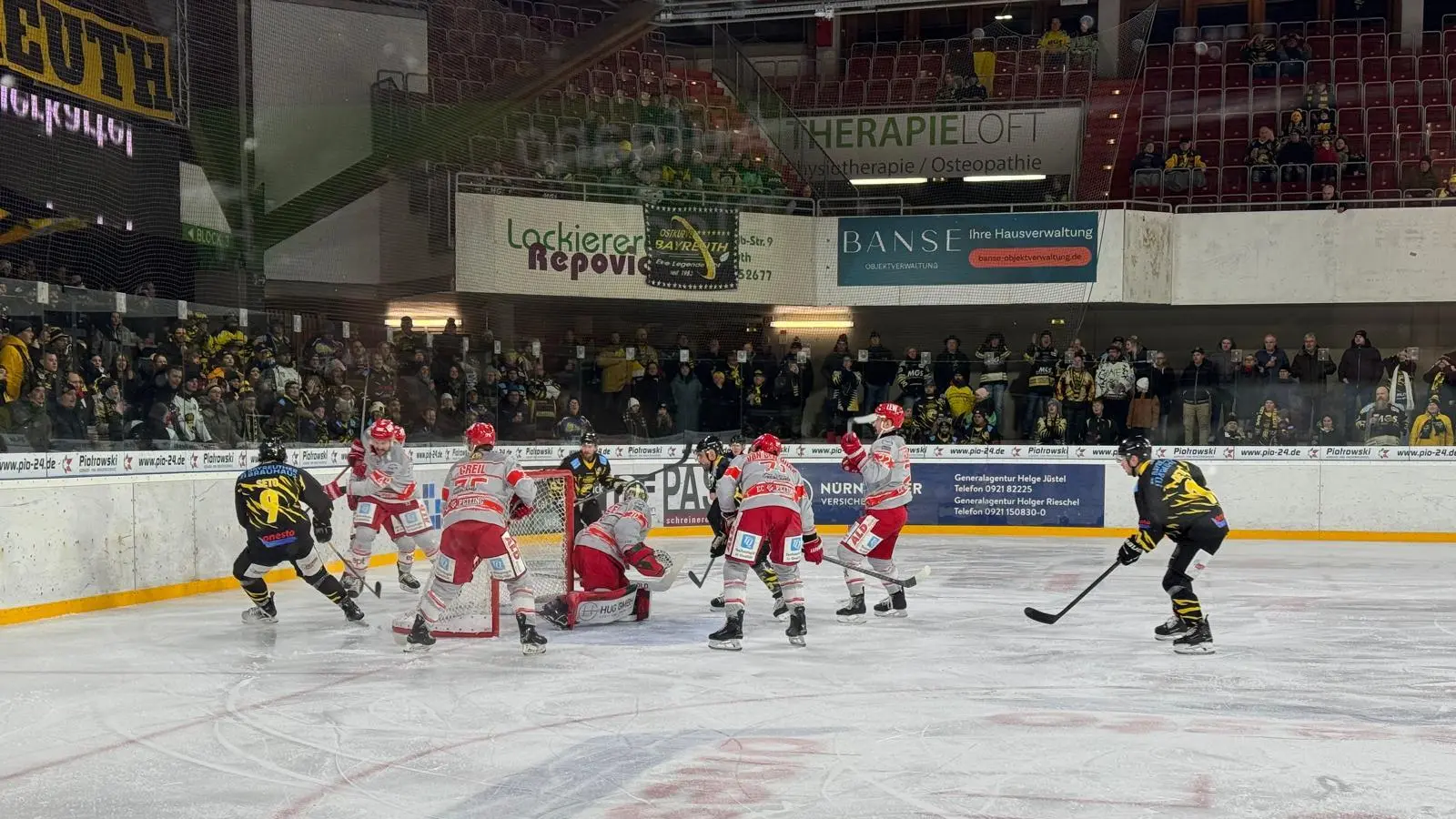 Heiß her ging es auf dem Eis zwischen den onesto Tigers und dem EC Peiting. (Foto: sd)