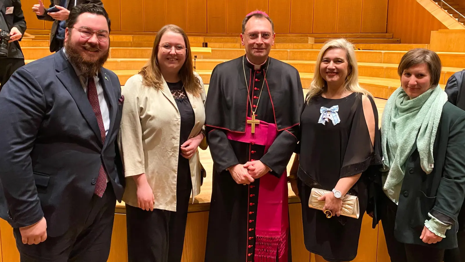 Von links: BDKJ-Vorsitzender Andreas Weick, BDKJ-Vorsitzende Katharina Niedens, Weihbischof Herwig Gössl, Landtagsabgeordnete Melanie Huml und BDKJ-Vorsitzende Eva Russwurm. (Foto: BDKJ Diözesanverband Bamberg)
