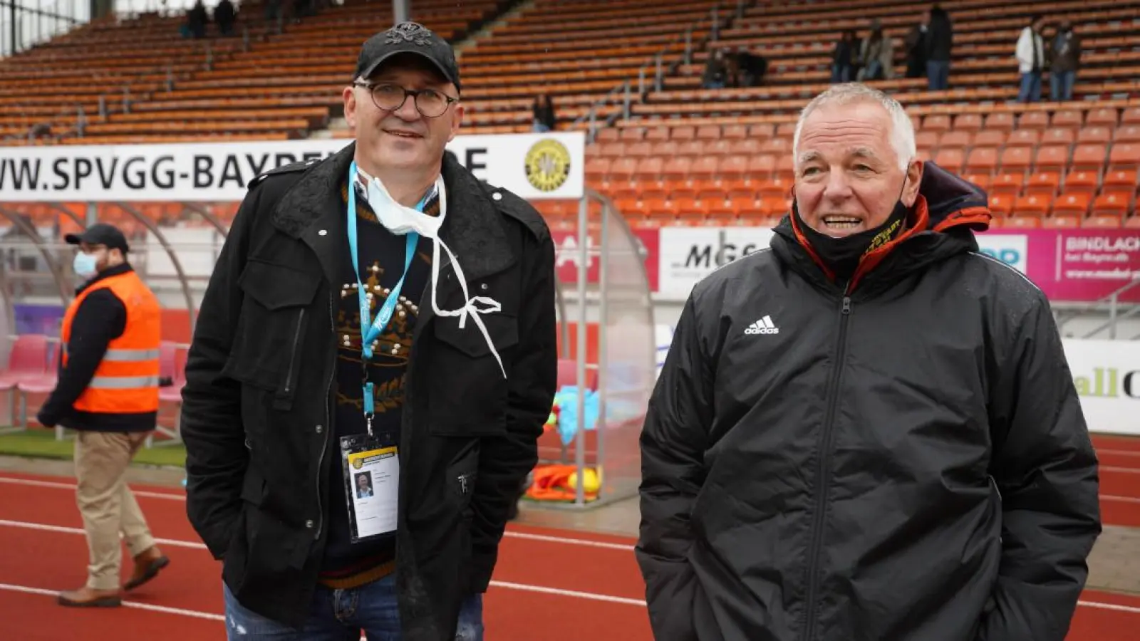 Wolfgang Gruber (li.) und Wolfgang Mahr würden ihren Verein gerne in der 3. Liga sehen. (Foto: Stefan Dörfler)