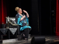Artgerecht - Daphne de Luxe im Zentrum (Foto: Stefan Dörfler)