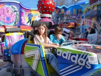 Auf dem Bayreuther Volksfestplatz herrscht reges Treiben, denn das Frühlingsfest ist in vollem Gange. (Foto: sd)