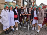 Ausgelassene Kostüme und gute Stimmung am Faschingsdienstag in der Bayreuther Innenstadt.  (Foto: sd)