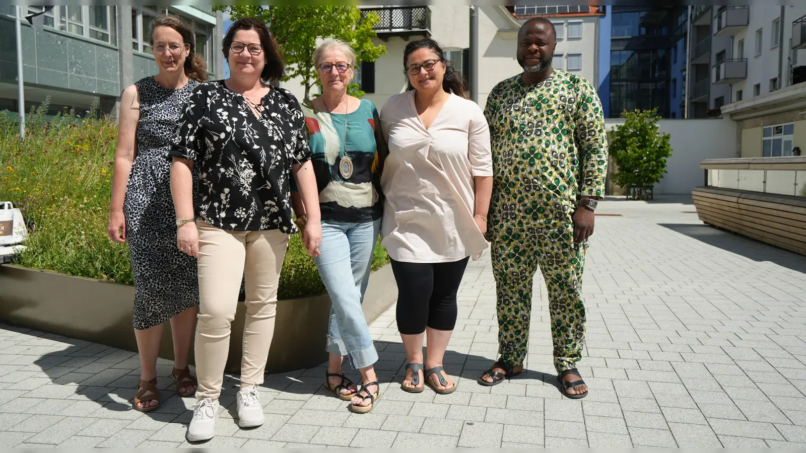 V.l.: Daniela Dietel, Schulleitung Luitpold Grundschule, Manuela Brozat, Sozialreferentin Stadt Bayreuth, Manuela Solley, Amt für Soziales, Integration, Wohnen und Inklusion , Filiz Durak, Geschäftsführung IIK Bayreuth, Ibukun Kossemou, Integrationsbeauftragter Stadt Bayreuth)  (Foto: red )