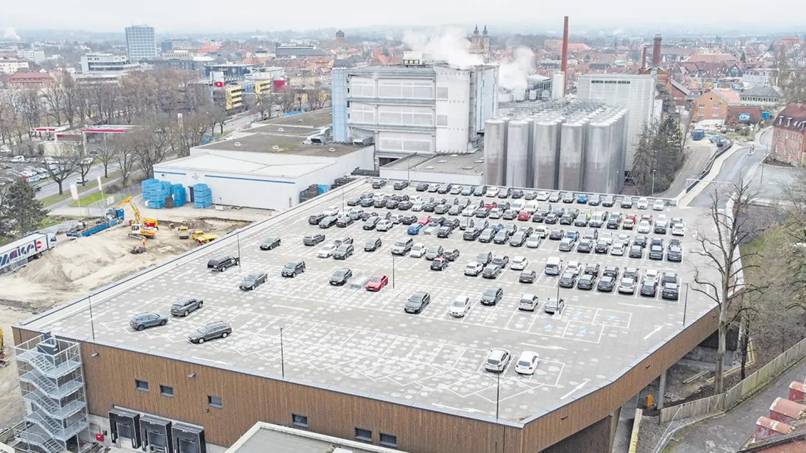 Das neue Maisel-Parkdeck erreicht man über die Kulmbacher Straße auf Höhe der Straße „Herzog“. (Foto: Stefan Dörfler)