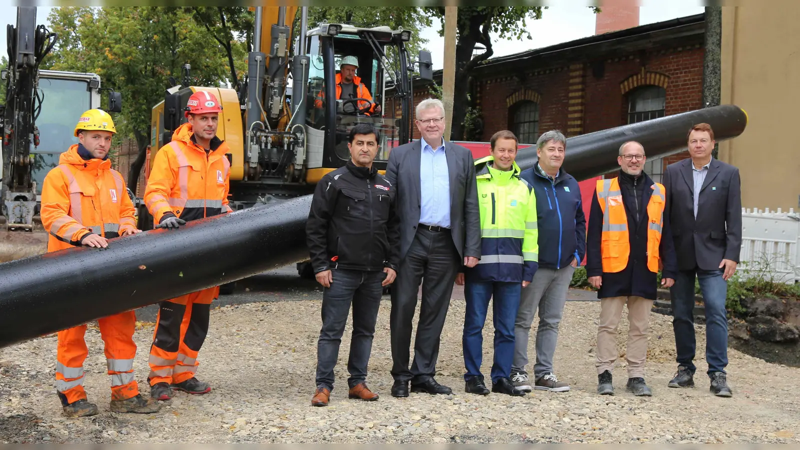 Andreas Waibel (Stadtwerke Bayreuth), Alexander Kopp (Fa. Markgraf), Stefan Prziklang (Stadtwerke Bayreuth), Markus Rützel (Geschäftsführer, Stadtwerke Bayreuth), Oberbürgermeister Thomas Ebersberger, Halil Tasdelen (Fa. Markgraf) (Foto: Stadtwerke Bayreuth)
