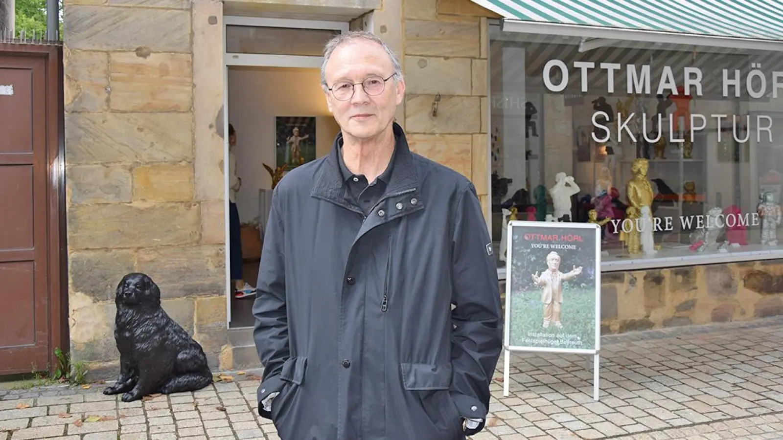 Mini-Wagner nur noch auf dem Plakat: Ottmar Hörls Kunstinstallation wurde komplett gestohlen. (Foto: Lenkeit)