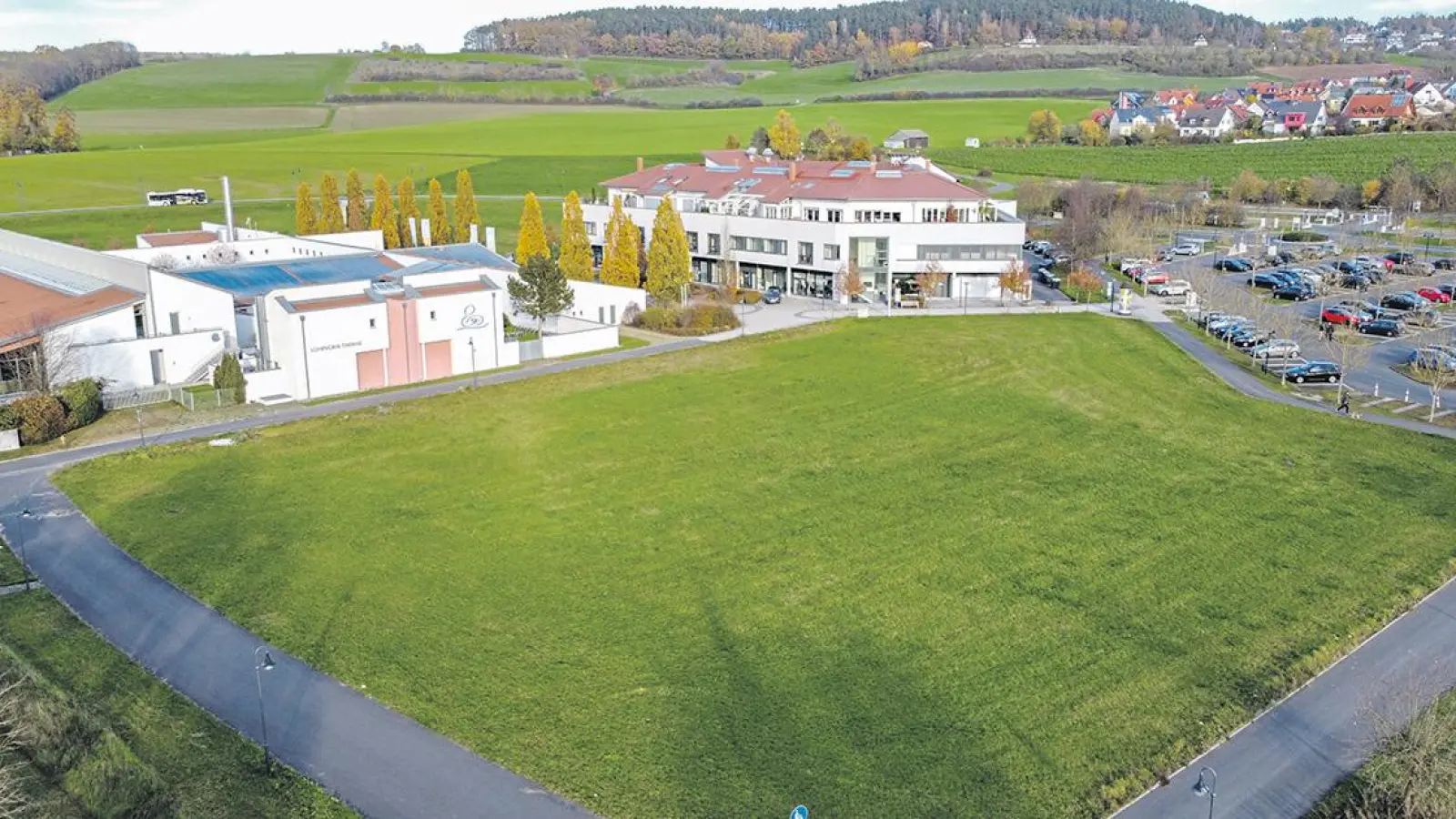 Südlich der Lohengrin-Therme in Bayreuth-Seulbitz soll das Hotel entstehen. (Foto: Dörfler)