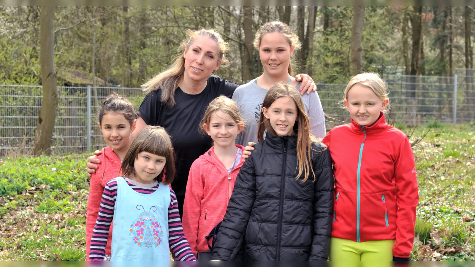 Einmal im Monat trifft sich die Jugendgruppe, um im Tierheim zu helfen. Julia Zirker betreut die Gruppe.  (Foto: red )