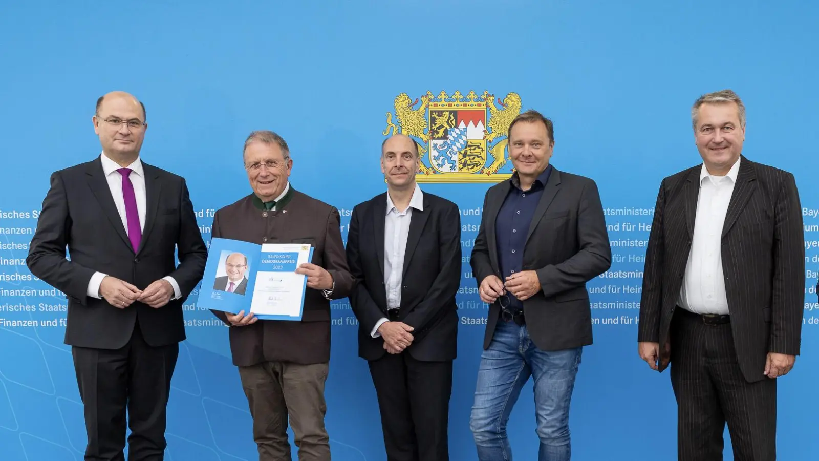 Staatsminister Albert Füracker, Bezirkstagspräsident Henry Schramm, Matthias Fischer, Kommunikationsagentur a.k.m., Frank Ebert, Geschäftsführer Oberfranken Offensiv, Klaus Bauer, stellvertretender Bayreuther Landrat  (Foto: StMFH/Christian Blaschka )