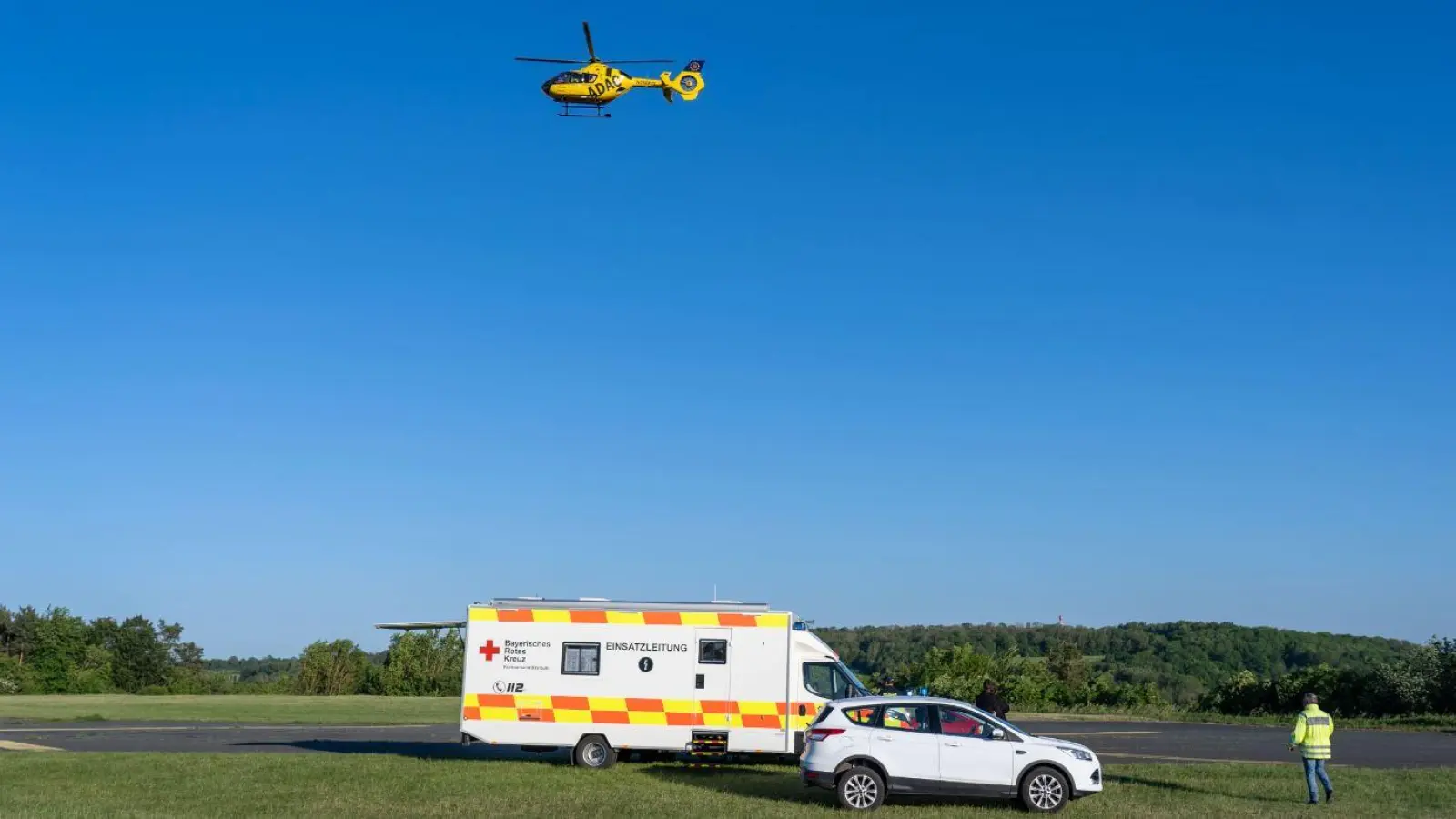 Segelflugzeug am Bindlacher Berg abgestürzt: Rettungskräfte eilen zur Unglücksstelle (Foto: BRK-Kreisverband Bayreuth)