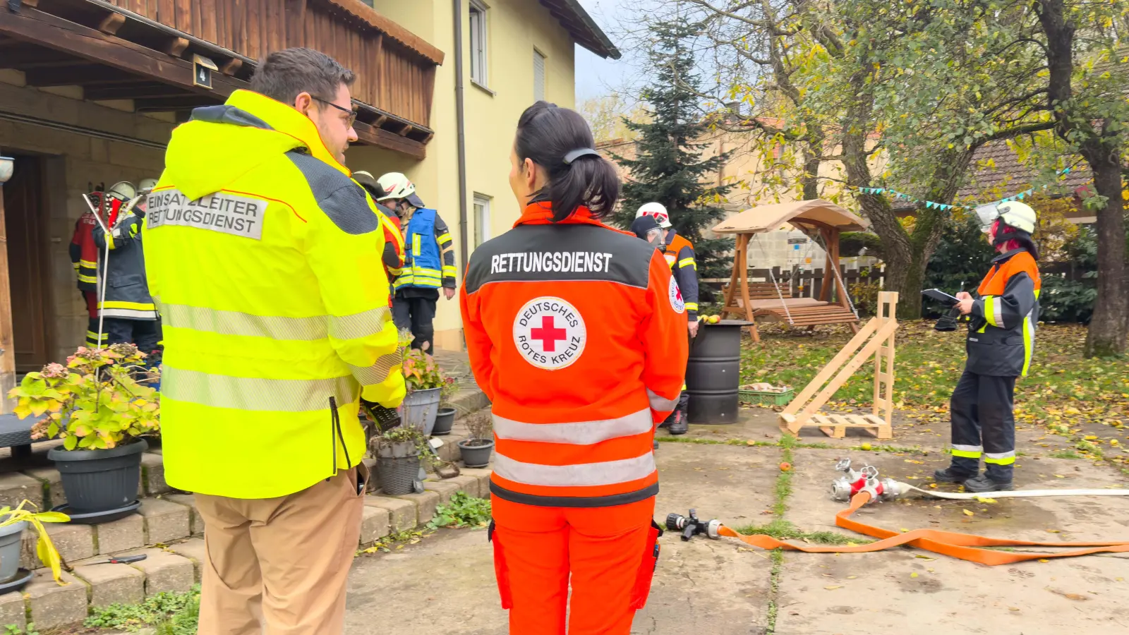 Im Eckersdorfer Ortsteil Tröbersdorf wurden bei einem Brand drei Personen verletzt. (Foto: BRK-Kreisverband Bayreuth)