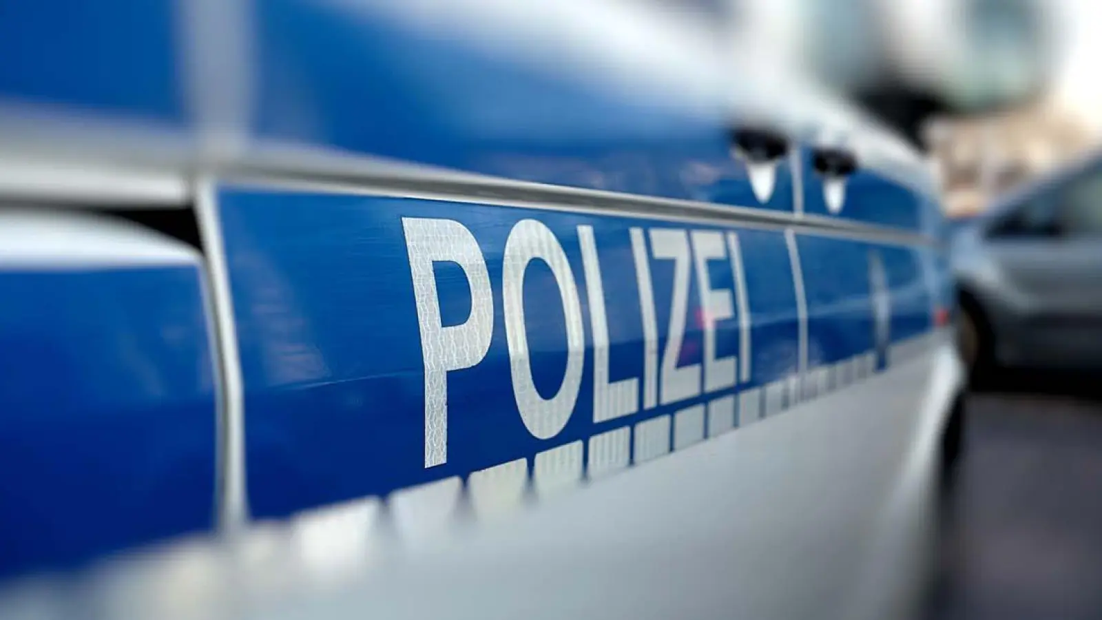 Tödlicher Unfall in Oberfranken: Auto prallt frontal in Krankenwagen - Patient sofort tot (Foto: red)