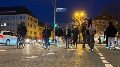 Kreuzung Bahnhofstraße/Hohenzollernring: Zusammenstoß von Auto und Fußgängern (Symbolbild: Lenkeit)