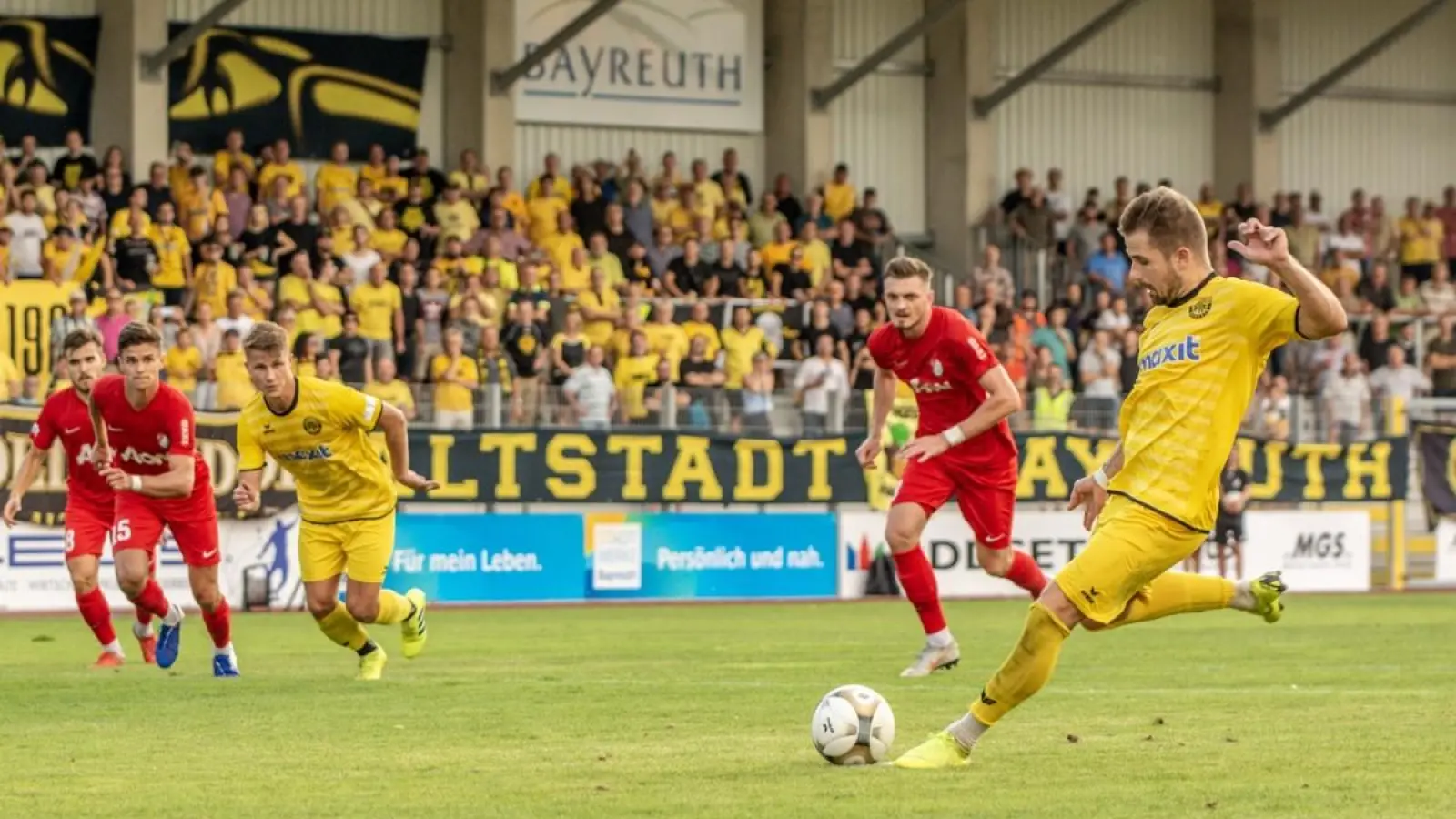 Christopher Kracun scheitert vom Elfmeterpunkt. (Foto: Foto: SpVgg Bayreuth.)