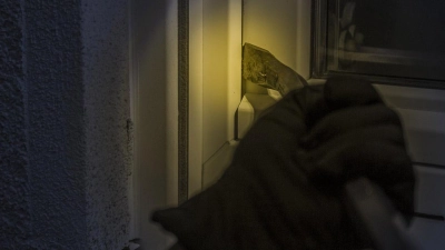 Einbrecher in der Dunkelheit. (Symbolbild: pixabay)