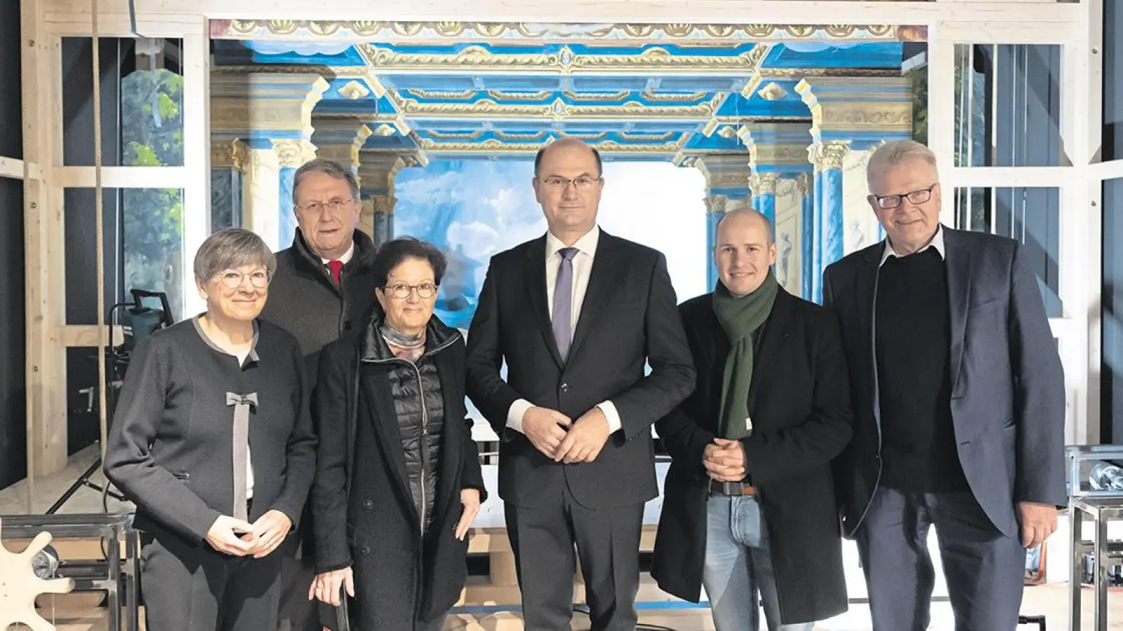 Heimatminister Albert Füracker (Mitte) mit Regierungspräsidentin Heidrun Piwernetz, Bezirkstagspräsident Henry Schramm, den Landtagsabgeordneten Gudrun Brendel-Fischer und Tim Pargent und OB Thomas Ebersberger (v.l.n.r.). (Foto: red)