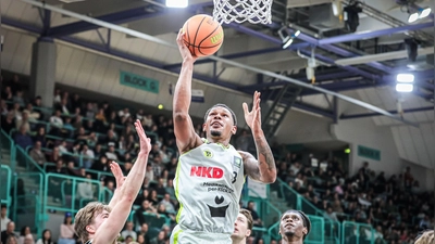 Rayshawn Mart (am Ball) war Topscorer des BBC Bayreuth in der Partie gegen Paderborn (Foto: Thorsten Ochs)