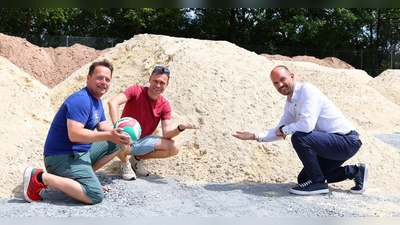 Das Beachsoccer/Beachvolleyball-Felder auf dem Sportgelände der Universität Bayreuth bekommt den Sand vom Summerfeeling 2026 (Foto: Peter Kolb )