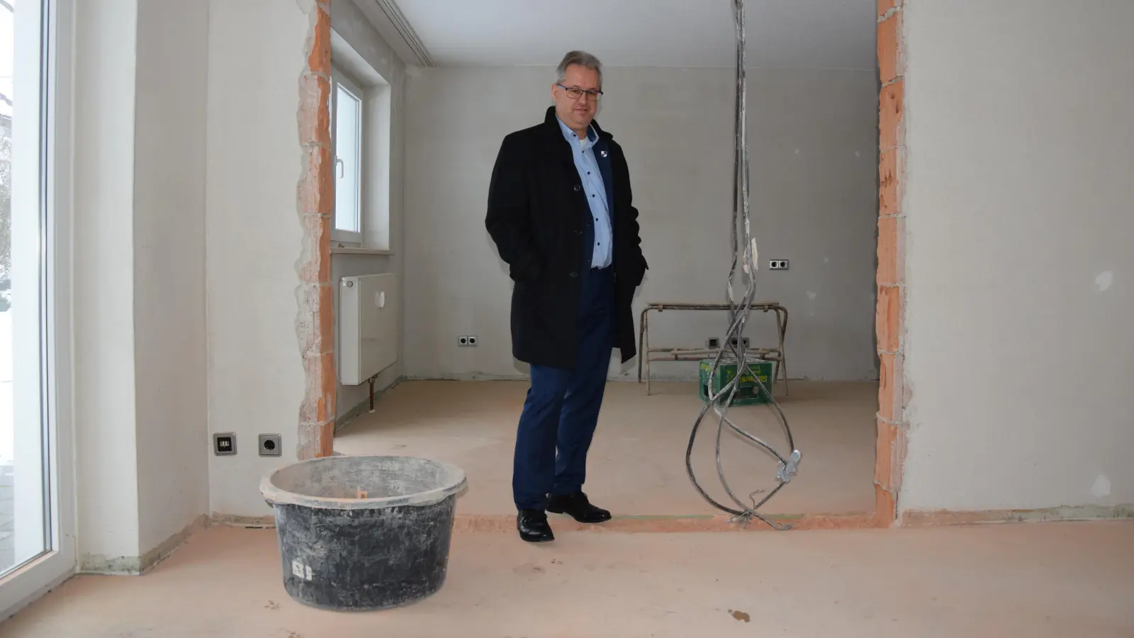 Kita folgt auf Landgasthof: Bürgermeister Martin Dannhäußer in den Räumen „Im Gärtlein” (Foto: jle)