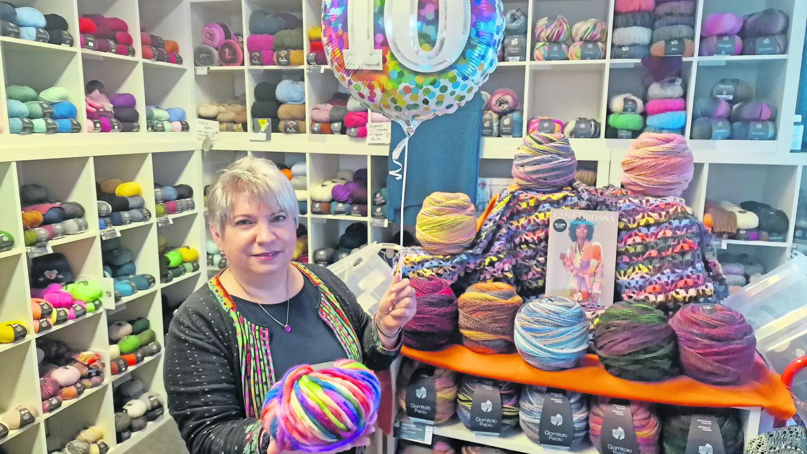 Heike Heublein in ihrem Ladengeschäft in der Bahnhofstraße. (Foto: Hacker)