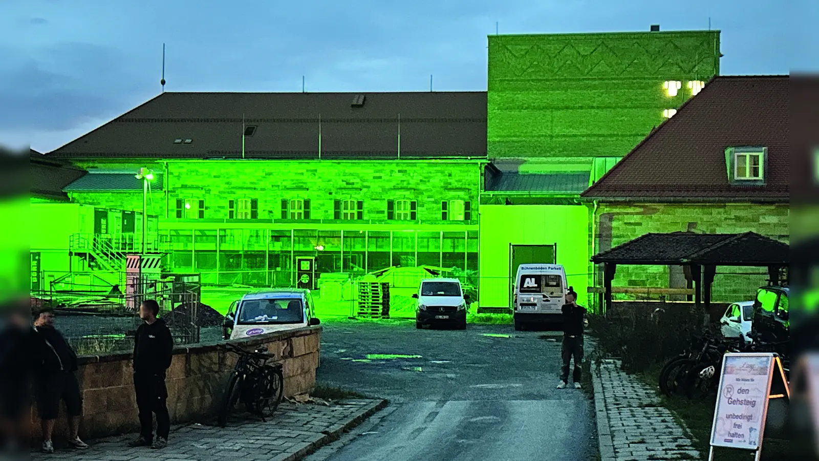 Das Friedrichsforum im grünen Schein: Man darf ja wohl noch hoffen!		 (Foto: Redaktion [gmu] (g.munzert@inbayreuth.de, gmu))