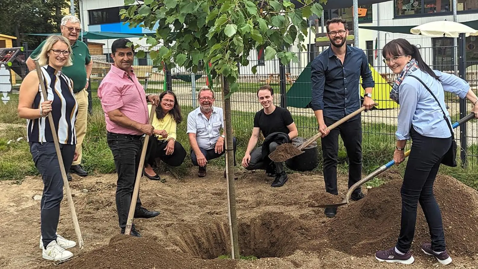 Kreisvorsitzende Silke Winkelmaier, Landtagskandidat Halil Tasdelen, Bezirkstagskandidat Dr. Andreas Zippel und Bürgermeisterin Sybille Pichl. (Foto: red)