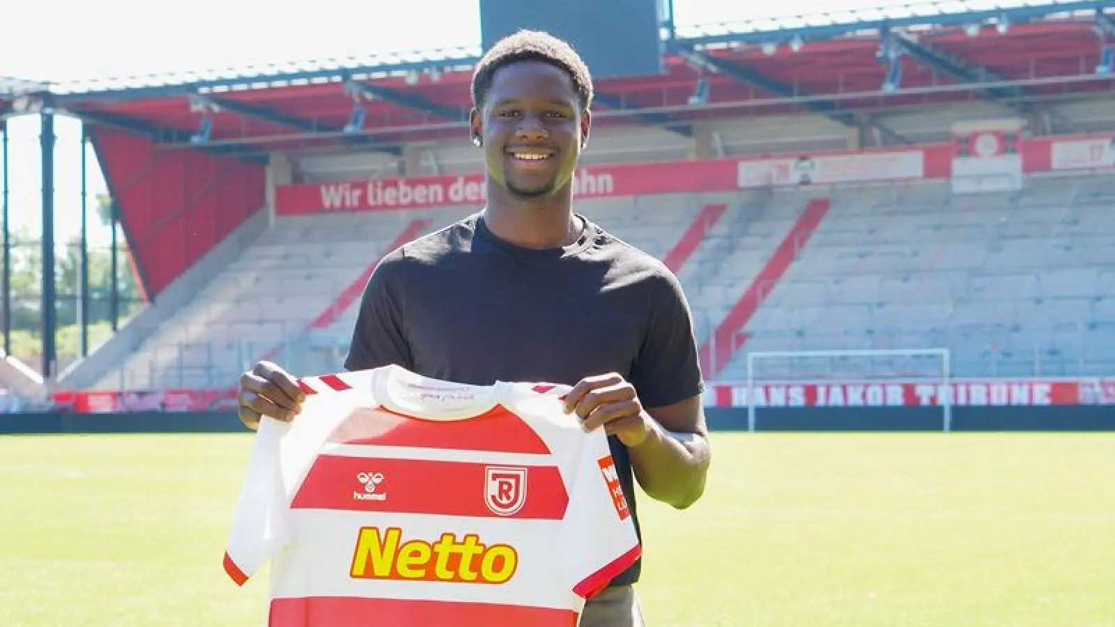 Kelvin Onuigwe - hier noch mit dem Trikot des SSV Jahn Regensburg - spielt ab der kommenden Saison für die SpVgg Bayreuth. (Foto: Jahn Regensburg)