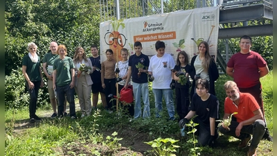 An der Albert-Schweitzer Mittelschule in Bayreuth stand Säen, Pflanzen und Jäten auf dem Stundenplan. (Foto: Aok Bayern )