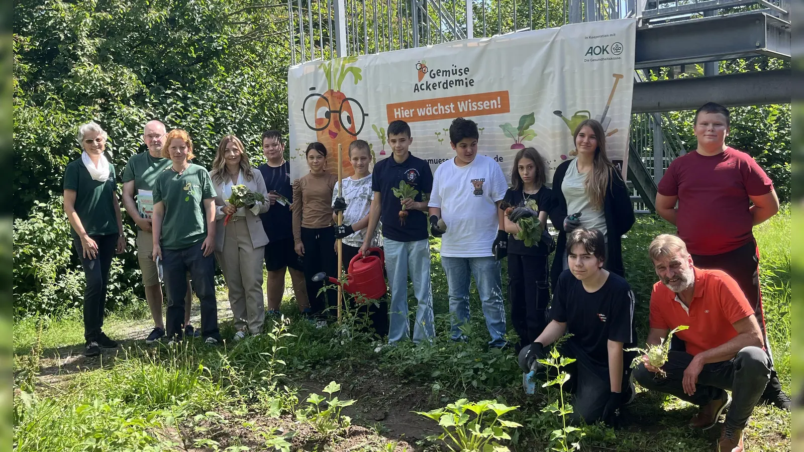An der Albert-Schweitzer Mittelschule in Bayreuth stand Säen, Pflanzen und Jäten auf dem Stundenplan. (Foto: Aok Bayern )