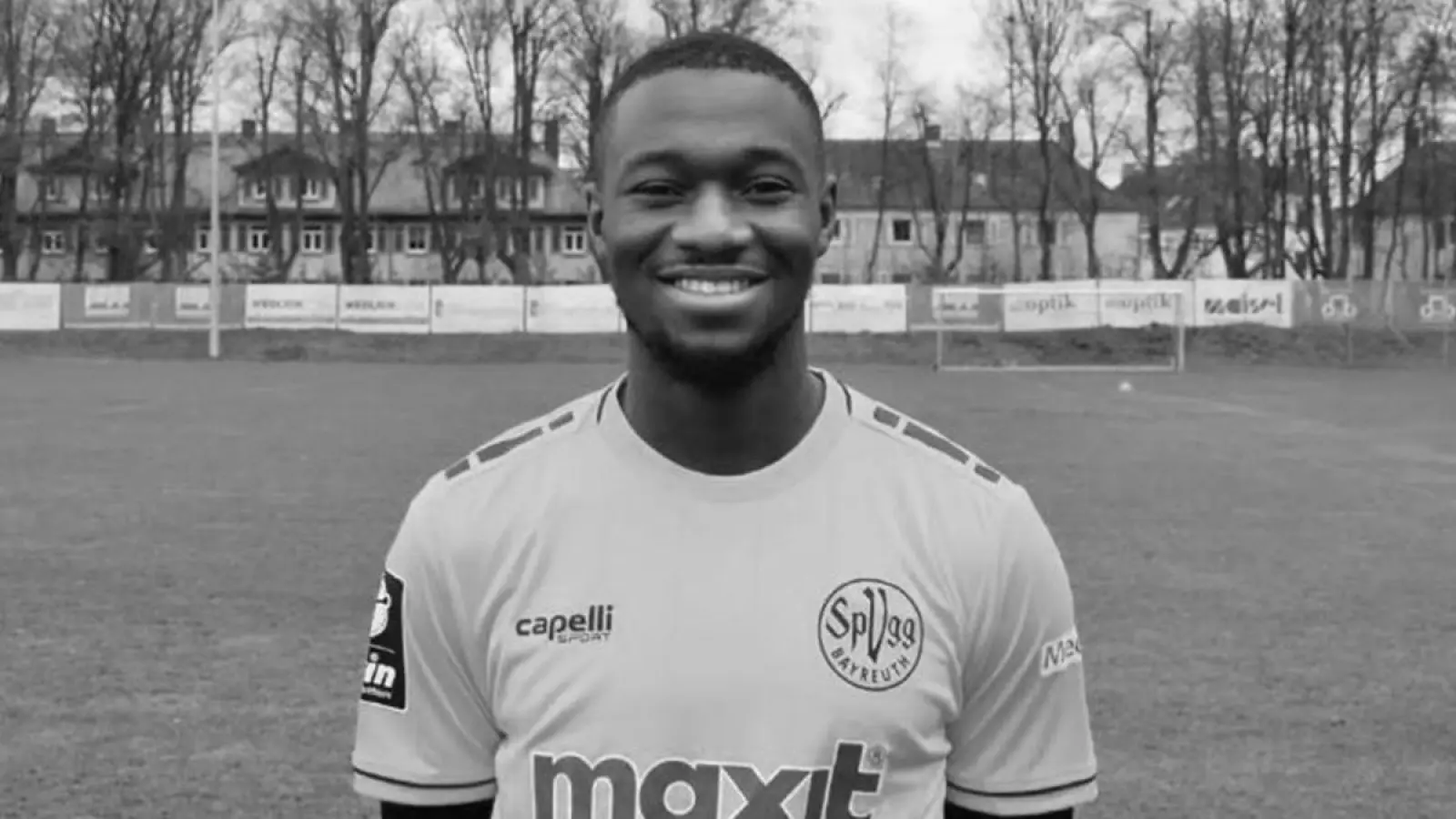 Agyemang Diawusie im Januar 2022 auf dem Trainingsgelände des Post-SV. (Foto: Lenkeit)