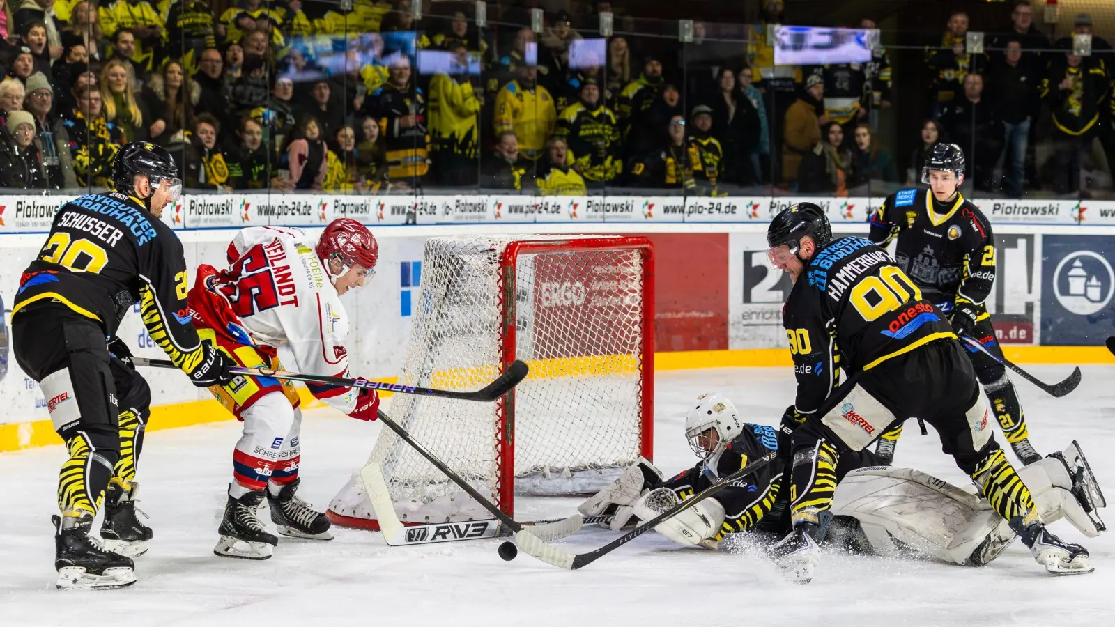 Aller Einsatz half nichts, die onesto Tigers haben gegen Deggendorf die Pre-Playoff-Teilnahme in der Oberliga Süd verspielt. (Foto: Dirk Ellmer)
