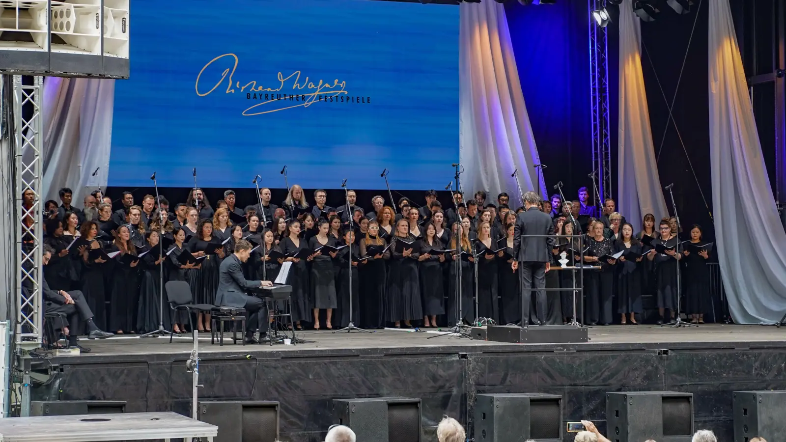 Bayreuther Festspiele: Das Chor-Open-Air zog viele Besucher an.  (Foto: sd)