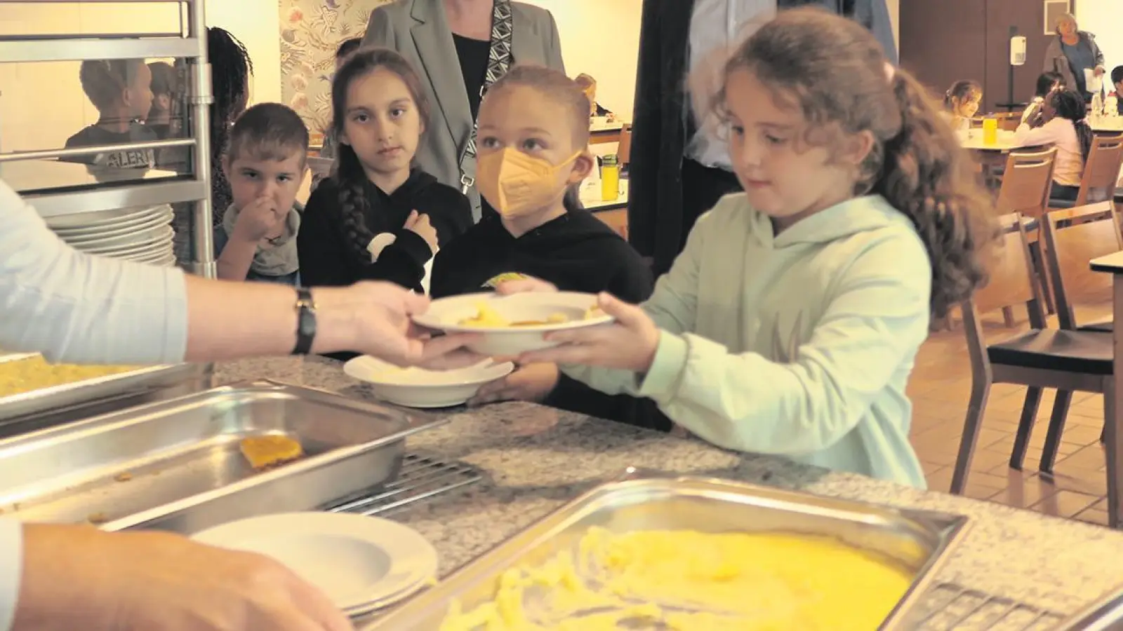 Die Kinder der städtischen Kita Grashüpfer aßen jüngst in der Kantine des Festspielhauses. In der Graserschule und zwei weiteren Kitas wird das Mittagessen bald teurer. (Foto: Munzert)