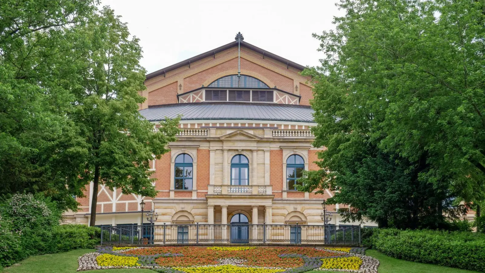Bayreuther Festspielhaus, Frontansicht   / Foto: Stefan Dörfler (Foto: inBayreuth.de)
