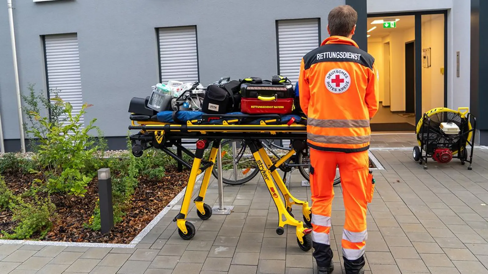 Rettungseinsatz in Bayreuther Wohnhaus: 16 Personen evakuiert (Foto: red)