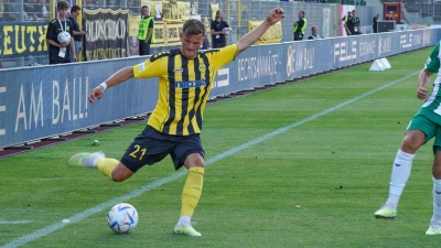 Tobias Weber im Einsatz für die SpVgg Bayreuth in der Regionalliga Bayern. (Archivbild: Dörfler)