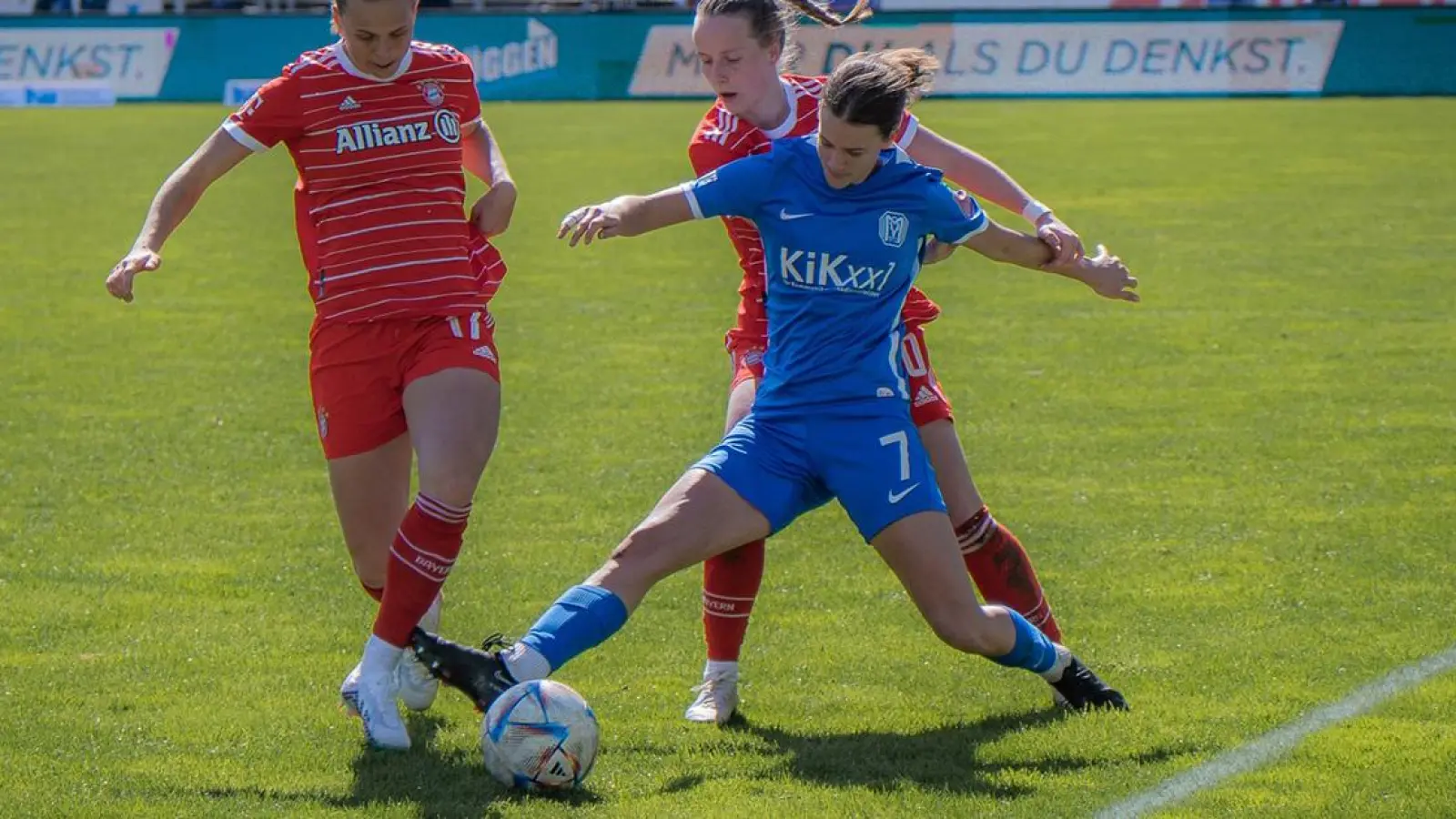 Anna Margraf Vom SV Meppen: Die Fußballspielerin stammt aus dem Raum Bayreuth. (Foto: Jörn Hesl)