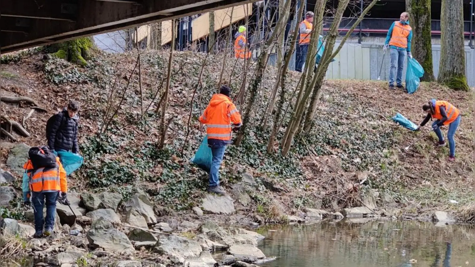 Stadt und Landkreis Bayreuth rufen wieder zu Müllsammelaktionen entlang des Weißen und Roten Mains sowie seiner Zuflüsse und an regionalen Gewässern auf.  (Foto: Christina Fehmel)