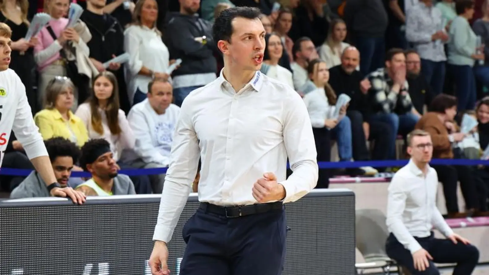 BBC-Headcoach Lukas Hofer (Bild) sieht Gegner Bremerhaven als das Team mit dem besten Team-Basketball der ProA. (Foto: BBC Bayreuth/Peter Kolb)